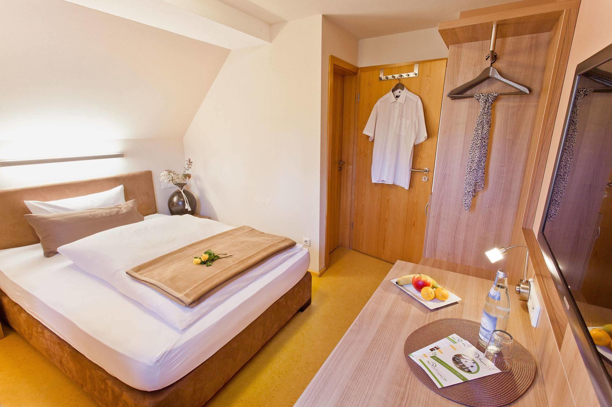 Landhotel Oßwald Kirchheim am Ries Buitenkant foto