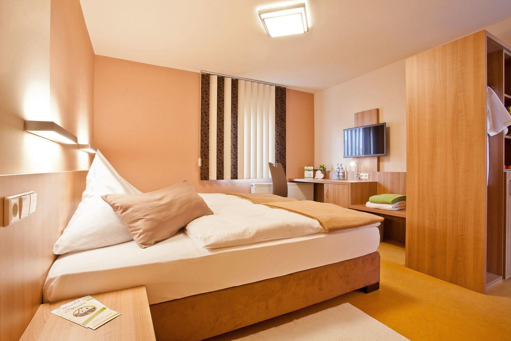 Landhotel Oßwald Kirchheim am Ries Buitenkant foto