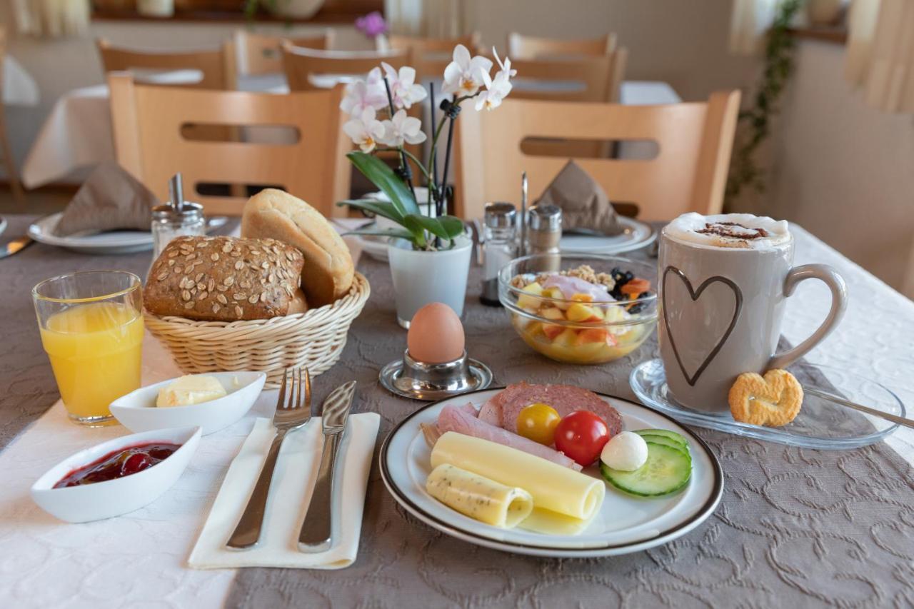 Landhotel Oßwald Kirchheim am Ries Buitenkant foto
